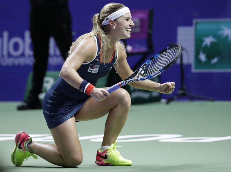 Kerbere un Cibulkova iekļūst "WTA Finals" pusfinālā