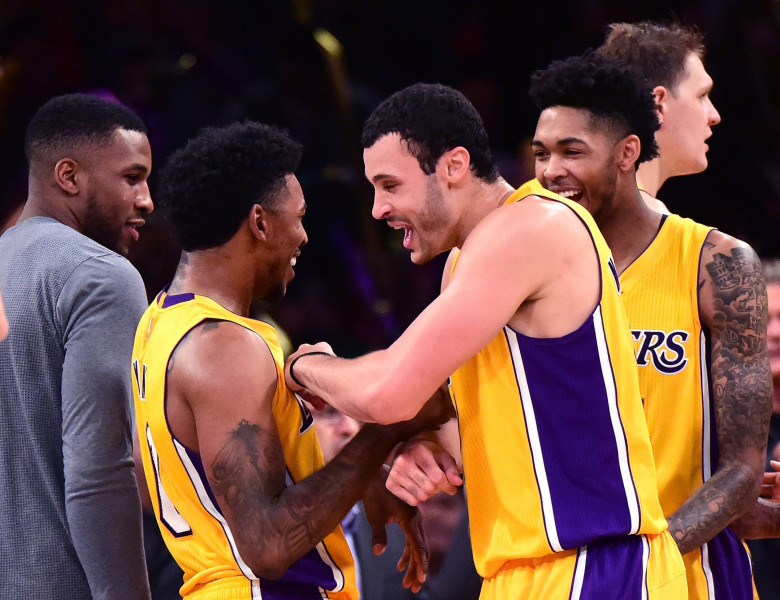 Jangs izrauj "Lakers" uzvaru pār "Thunder", "Pelicans" pieveic "Hawks"