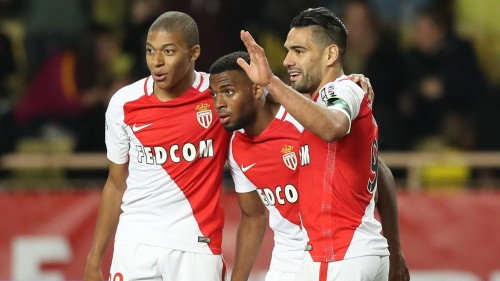 PSG fiasko, "Monaco" 5:0, Lionas vārtsargam iemet ar divām petardēm