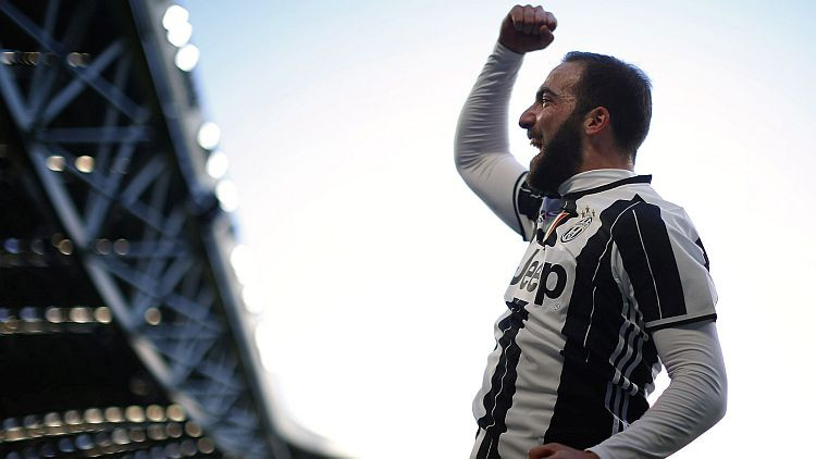 ''Juventus'' ātri izvirzās vadībā un pārliecinoši uzvar ''Lazio''