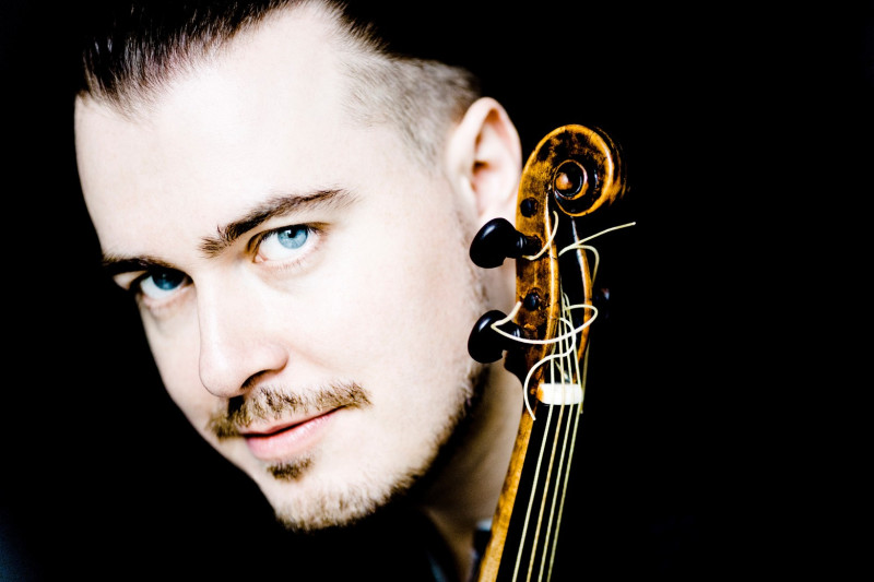 Zvaigžņu festivālā baroka vijoles virtuozs, kontrtenors Dmitrijs Sinkovskis