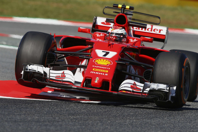 "Ferrari" piloti ātrākie trešajā treniņā, Fetelam un Botasam tehniskas problēmas