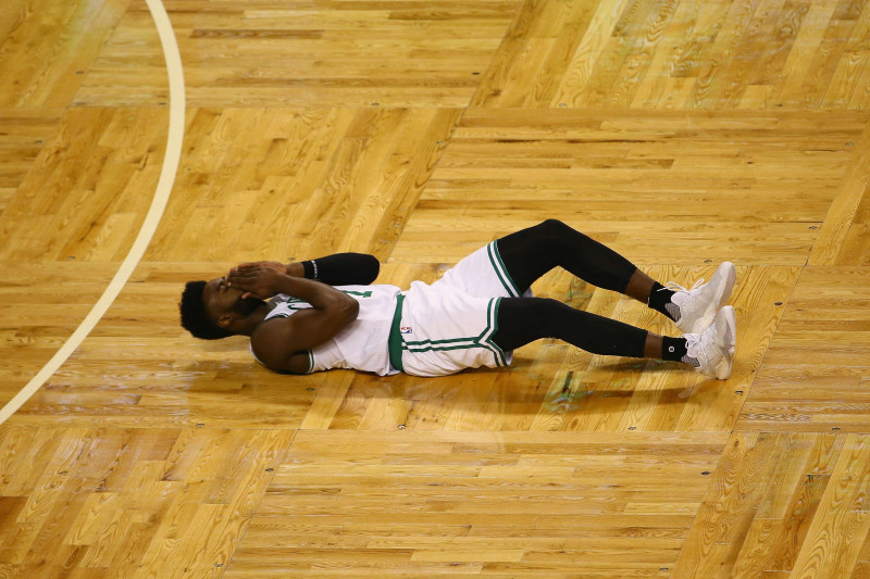 Slaktiņš Bostonā: "Cavaliers" konferences fināla otrajā spēlē iznīcina "Celtics"
