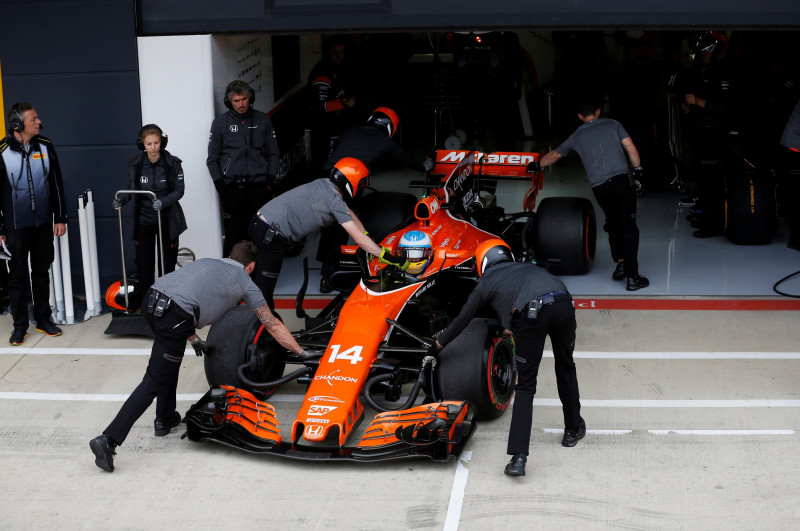 "Ferrari" un "Mercedes" nevēlas sadarboties ar "McLaren" komandu