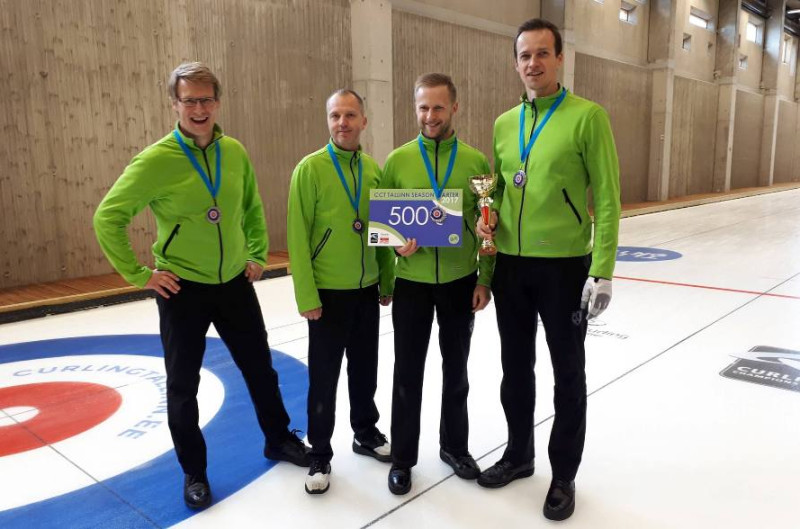 Vīriešu kērlinga komanda no Latvijas izcīna 2.vietu turnīrā Igaunijā