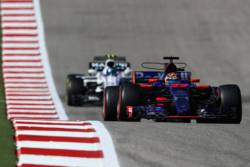 Hārtlijs paliek "Toro Rosso", Kvjats vēlreiz zaudē vietu