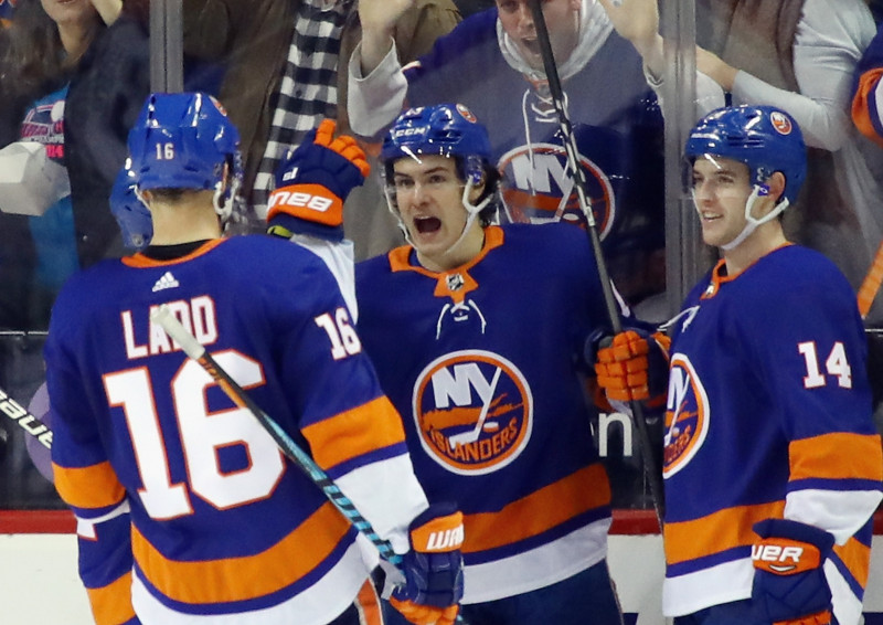 "Islanders" panākumā ar ''hat-trick" izceļas debitants Barzals