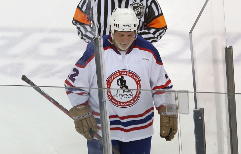 Visu laiku rupjākais NHL spēlētājs apvainots par seksuālu uzmākšanos braucienā uz Latviju
