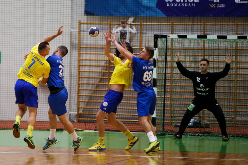 Latvijas handbola čempionātā principiālas cīņas