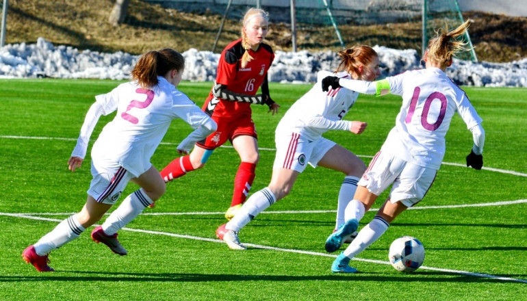 Latvijas U17 meiteņu izlasei 1:8 pret Lietuvu, U19 izlase zaudē Latvijas čempionēm