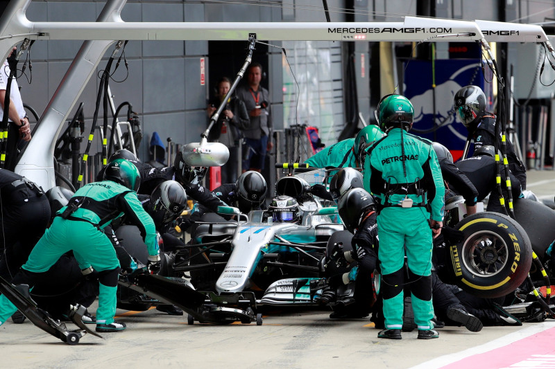 "Mercedes" izdevies labot F1 pitstopu rekordu