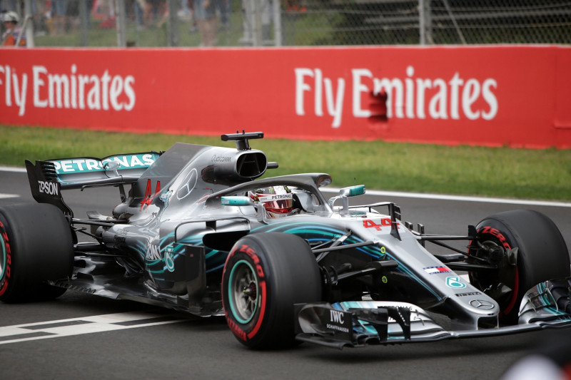 Hamiltons izcīna uzvaru Spānijas "Grand Prix" kvalifikācijā