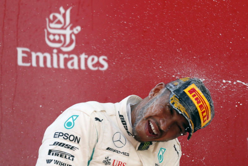 Hamiltons gūst pārliecinošu uzvaru Spānijas "Grand Prix" izcīņā