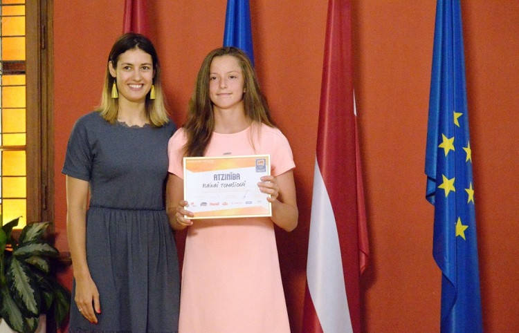 Pirmā uzvara Latvijas kreklā: U14 meitenes Paidē pieveic Igauniju