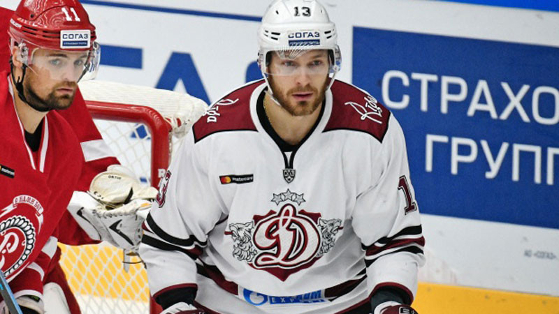 Skvorcovs pēc septiņām sezonām "Dinamo" sastāvā pievienojas citam KHL klubam "Kunlun"