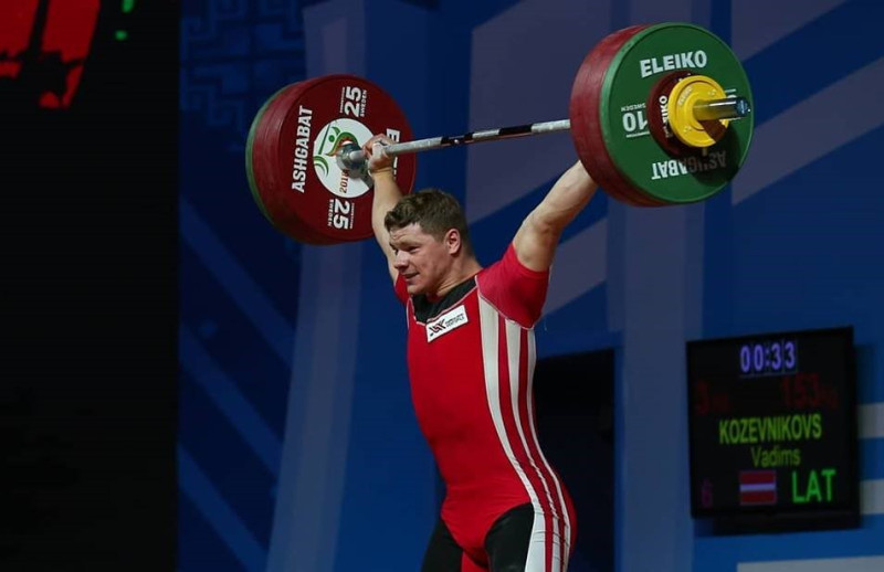 Koževņikovs paceļ 364 kilogramus un izcīna 12. vietu