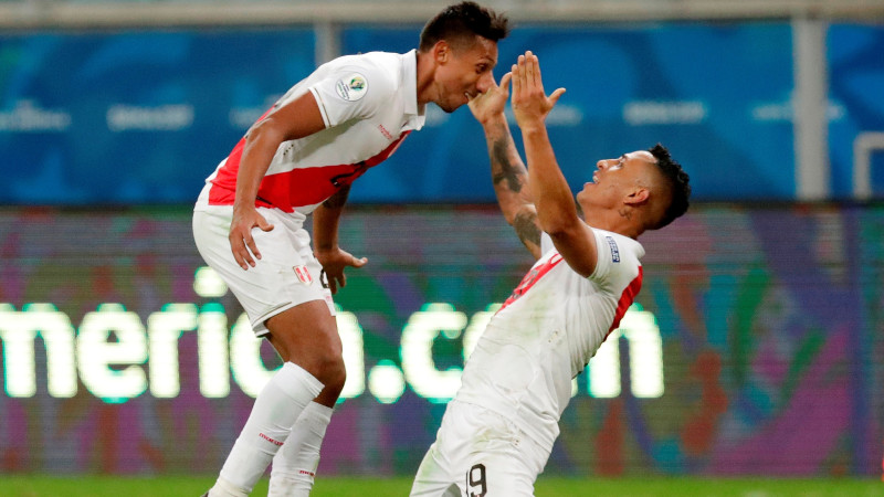 Peru sensacionāli saplosa Čīli un pievienojas Brazīlijai "Copa America" finālā