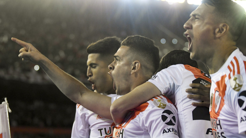 "Copa Libertadores" pusfināla ievadā "River Plate" triumfē Argentīnas "Superclásico"
