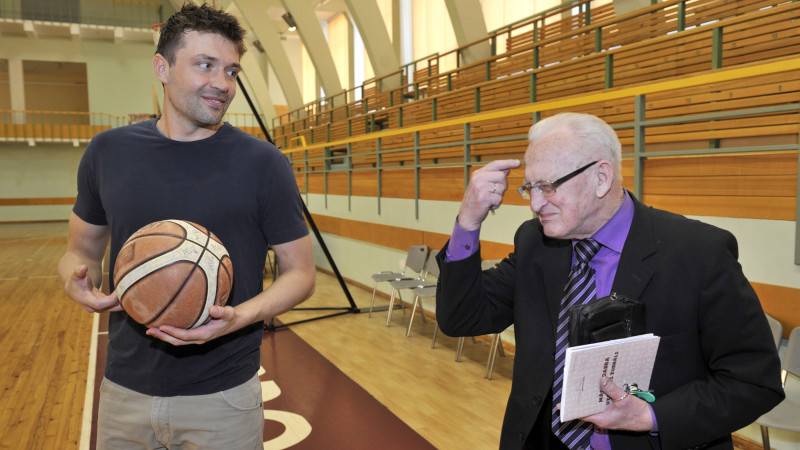 90. dzimšanas dienu atzīmē ilggadējais basketbola treneris Imants Pļaviņš
