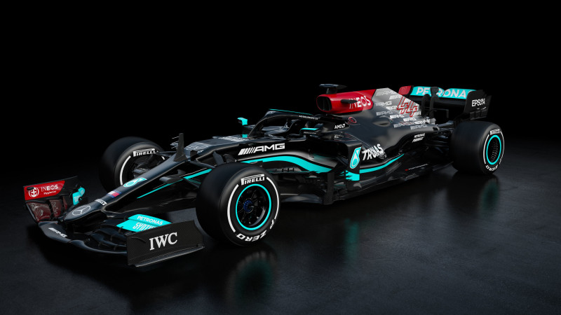"Mercedes" prezentē Hamiltona un Botasa jauno sacīkšu auto