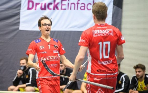 Pēc smagas cīņas “Floorball Koniz” pārņem vadību sērijā