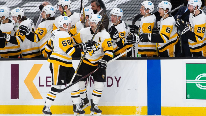 ''Penguins'' bez Bļugera pārspēj ''Bruins'', ''Wild'' bullīšos uzvar ''Golden Knights''