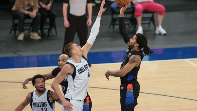 Porziņģim 23 punkti zaudējumā pret "Knicks", Bertāns izlaiž "Wizards" spēli