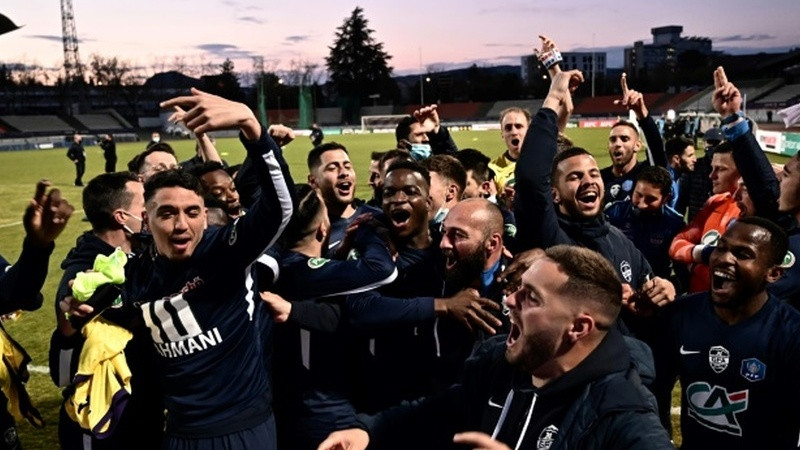 Ceturtās līgas klubs iekļūst Francijas kausa pusfinālā; Monpeljē izglābjas