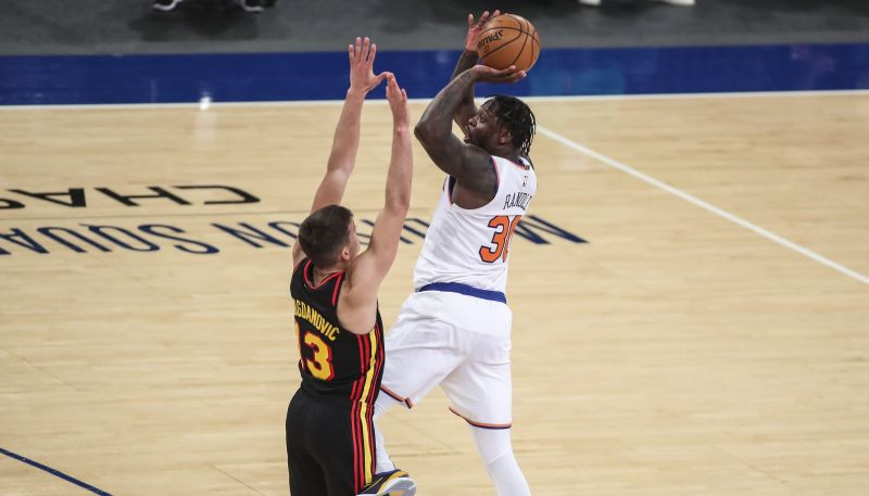 Rendlam 40+11 "Knicks" uzvaru gājienā, Embīdam 38+17 "76ers" zaudējumā