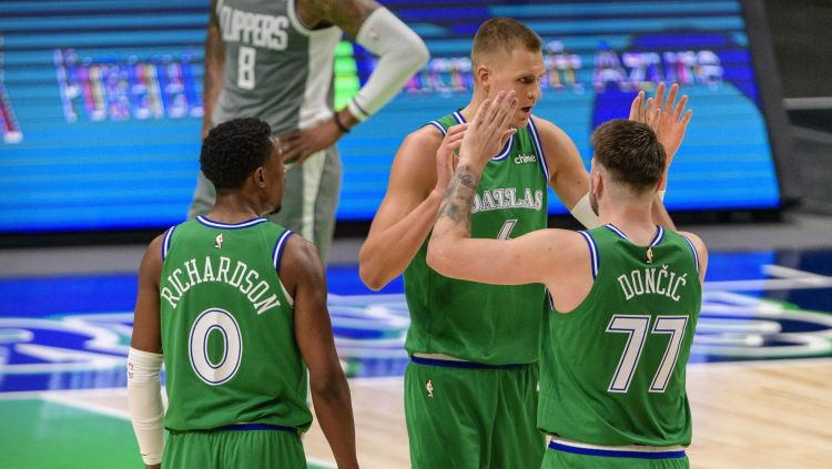 "Mavericks" aizmaina Ričardsonu uz "Celtics"