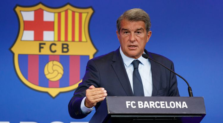 "Barcelona" prezidents nenožēlo Mesi palaišanu: "Klubs stāv pāri visam"