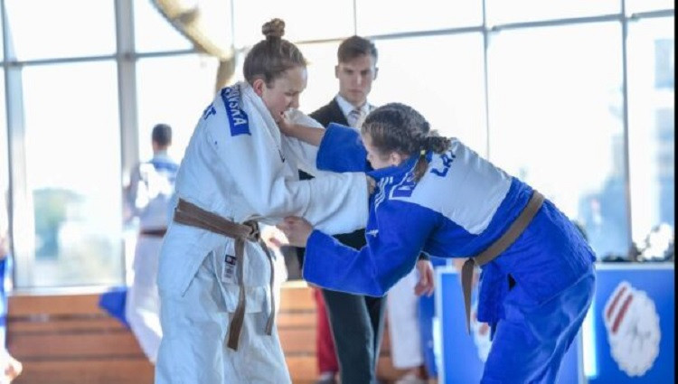 Eiropas čempionei jauniešiem sambo Seļezņovai neizdodas sekmīgi nostartēt PČ junioriem