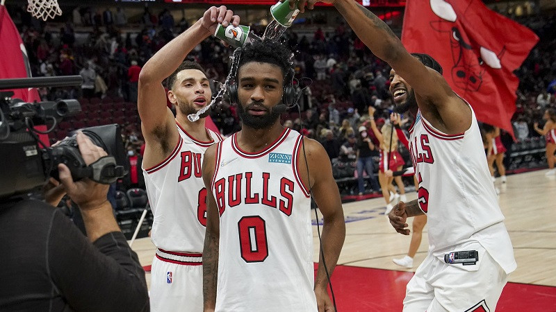 "Bulls" rīcībā astoņi veseli spēlētāji, NBA pārceļ nākamās divas Čikāgas spēles