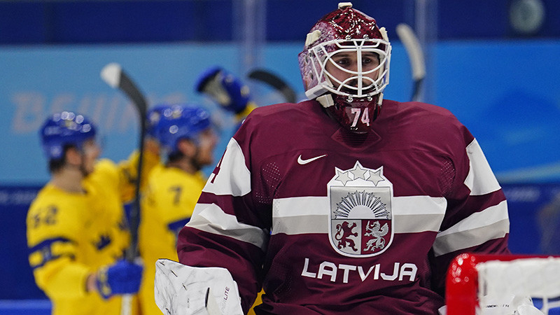 Krastenbergam konfekte, Latvija OS hokeja turnīru sāk ar zaudējumu