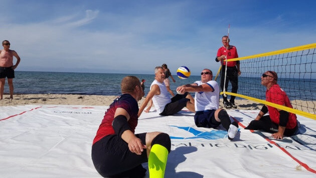 Latvijas pludmales sēdvolejbola izlase triumfē turnīrā Lietuvā