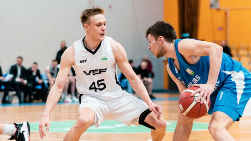 Ukrainas izlases basketbolists Zotovs turpinās spēlēt Latvijas čempionē VEF