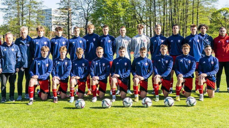 Latvijas U17 futbolisti UEFA Attīstības turnīrā zaudē īriem