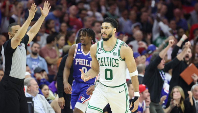 "Celtics" izdodas uzvarēt "76ers", sērijā būs nepieciešama septītā spēle