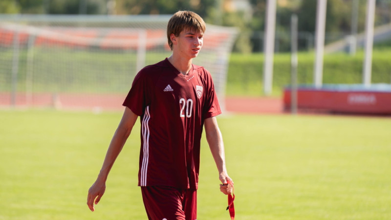 Arī Zviedrijas futbolisti Latvijas U-17 izlasei kļūst par pārāk cietu riekstu
