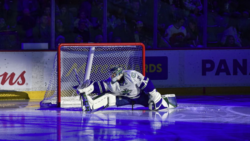 Šilovs atvaira 26 metienus un izcīna trešo uzvaru AHL sezonā