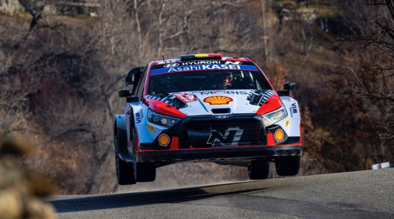 Noivils sīvā cīņā pārņem vadību Montekarlo WRC