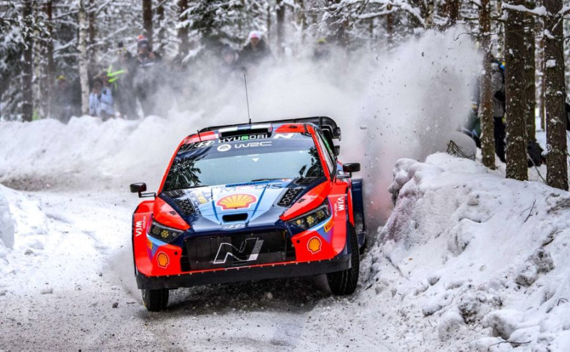 Pēc dramatiskajiem notikumiem Zviedrijas WRC vadību pārņem Lapi
