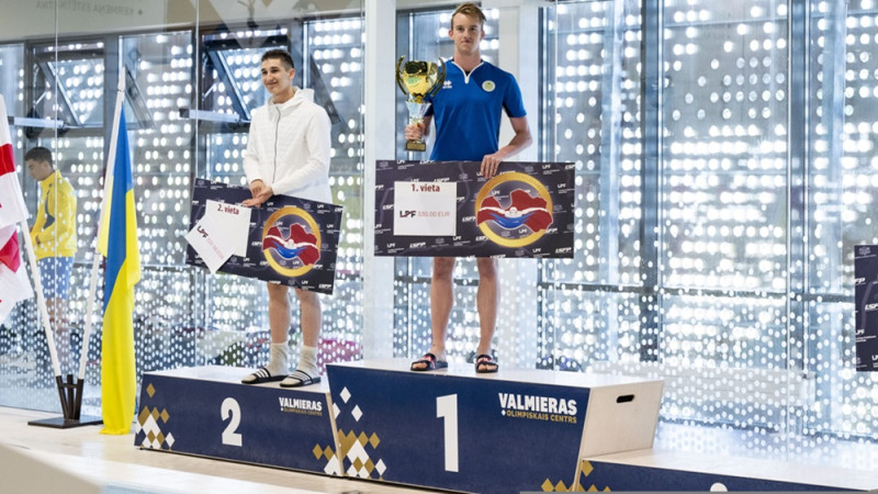 Latvijas kausā peldēšanā labākie juniors Mihailovs un jaunietis Magrins