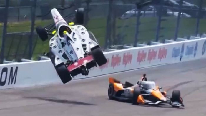 Video: "IndyCar" sacensības Aiovā beidzas ar smagu avāriju