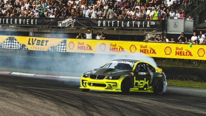 "Drift Masters" sacensībās Biķerniekos uz starta Dīns, Blušs un citas drifta zvaigznes