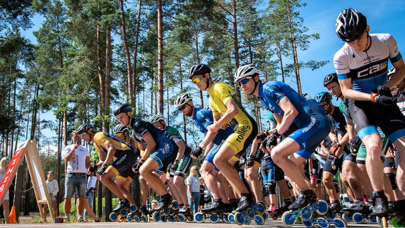 Aizraujošākajā duelī Latvijas čempionātā 10km skrituļslidošanā Reinsons pārspēj Znotiņu