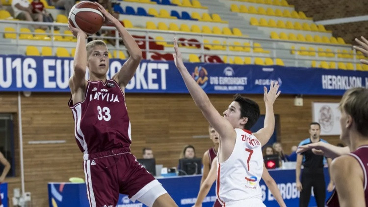 Latvijas U16 basketbolisti pieveic turkus un Eiropas čempionātā iegūst septīto vietu