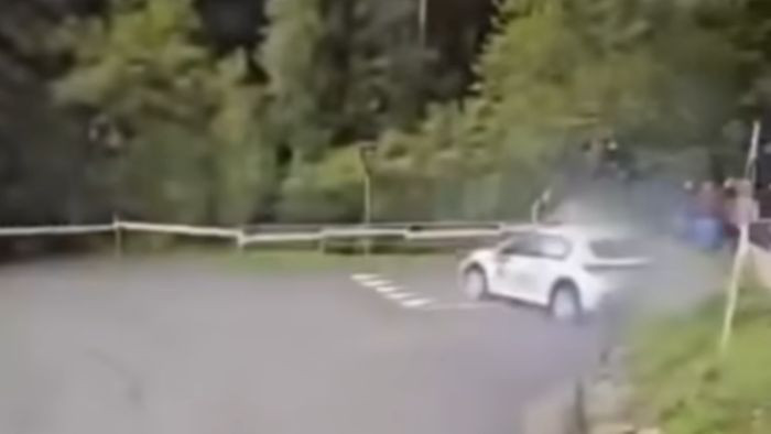 Video: Rallija fanu neapdomība gandrīz noved pie traģēdijas