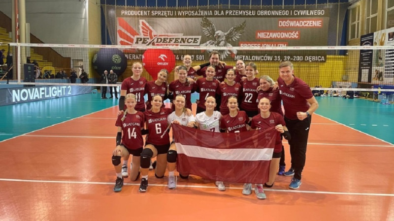 Latvijas U-16 volejbolistes EČ kvalifikāciju sāk ar uzvaru