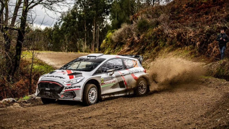 Sesks un Mīke sacenšas par uzvaru Portugāles rallijā